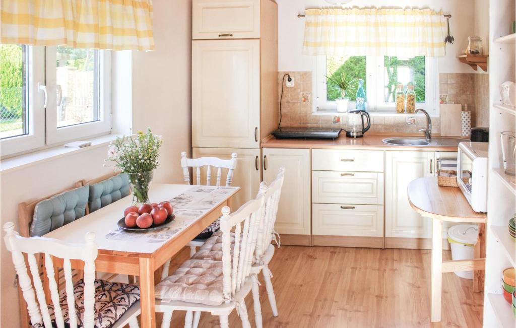 Awesome Home In Nowe Warpno With 2 Bedrooms And Wifi photo 4