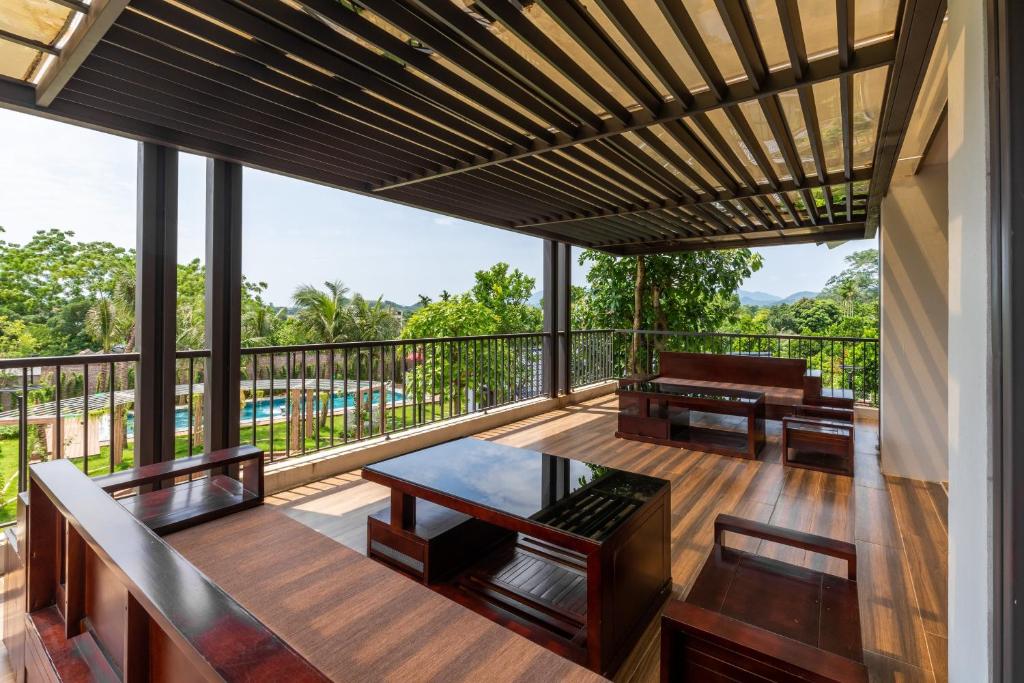 Phong Sơn Villa - Venue Travel