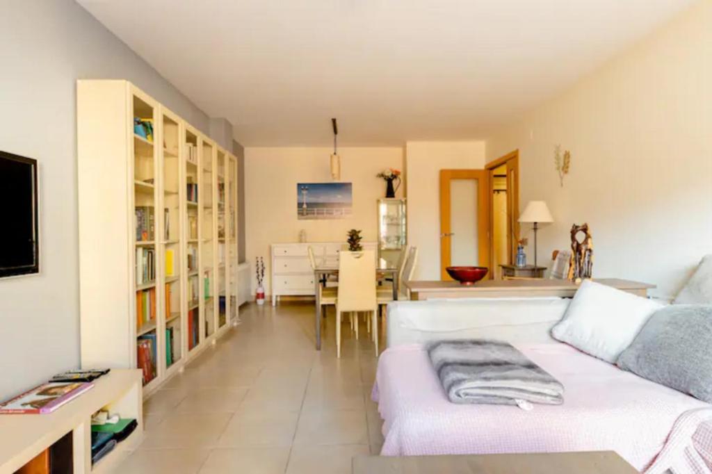 Apt.p/5 15min from Barcelona and Beaches W/Terrace photo 4
