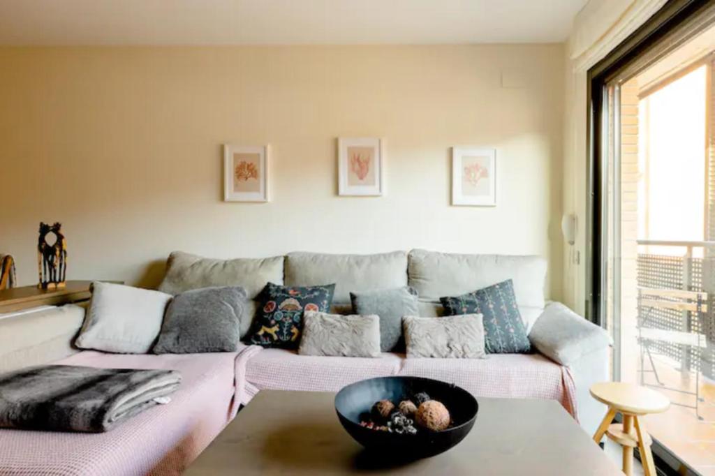 Apt.p/5 15min from Barcelona and Beaches W/Terrace photo 3