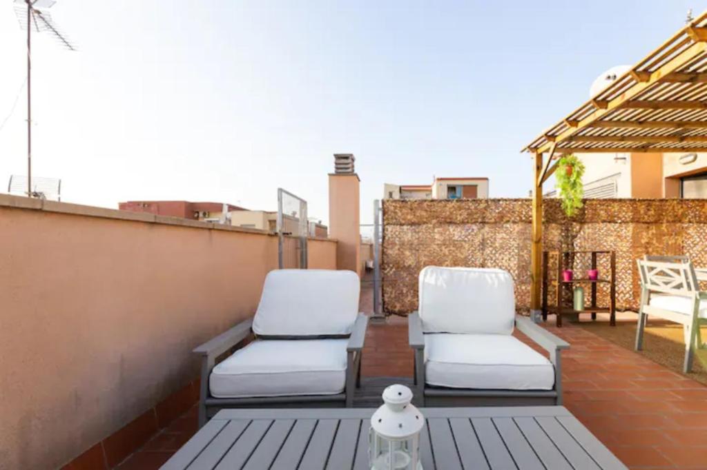 Apt.p/5 15min from Barcelona and Beaches W/Terrace photo 1