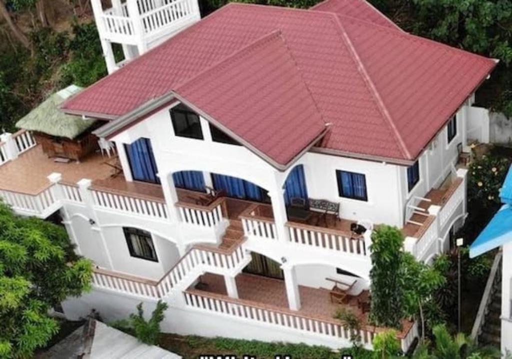 WhiteHouse Travel inn Sm Tabinay Puerto Galera