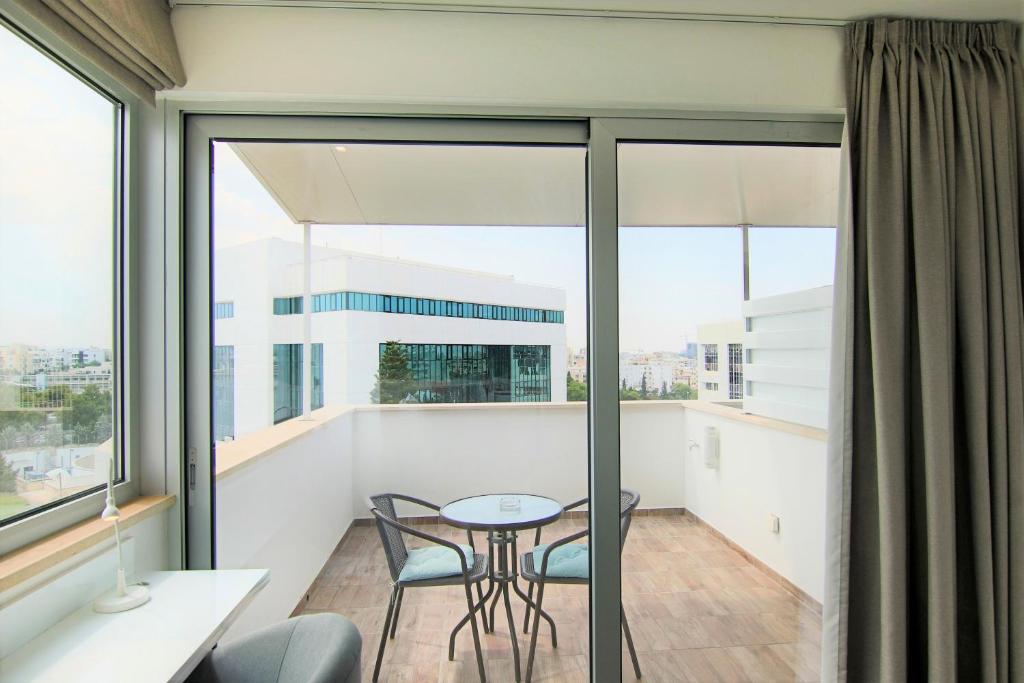Phaedrus Living: Luxury Suite Nicosia 507 photo 4
