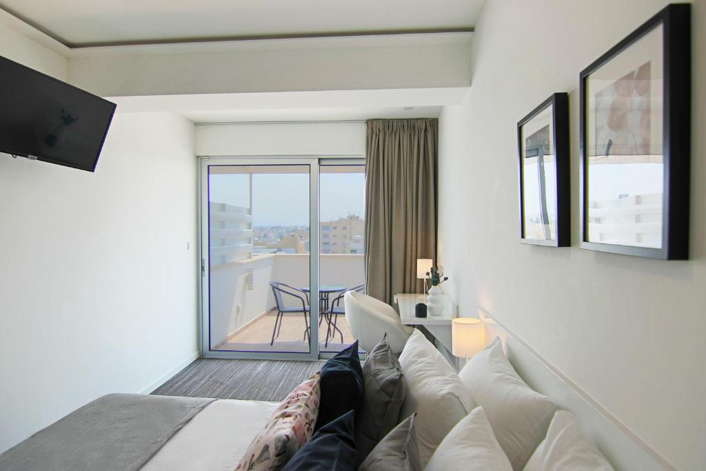 Phaedrus Living: Luxury Suite Nicosia 508 photo 3