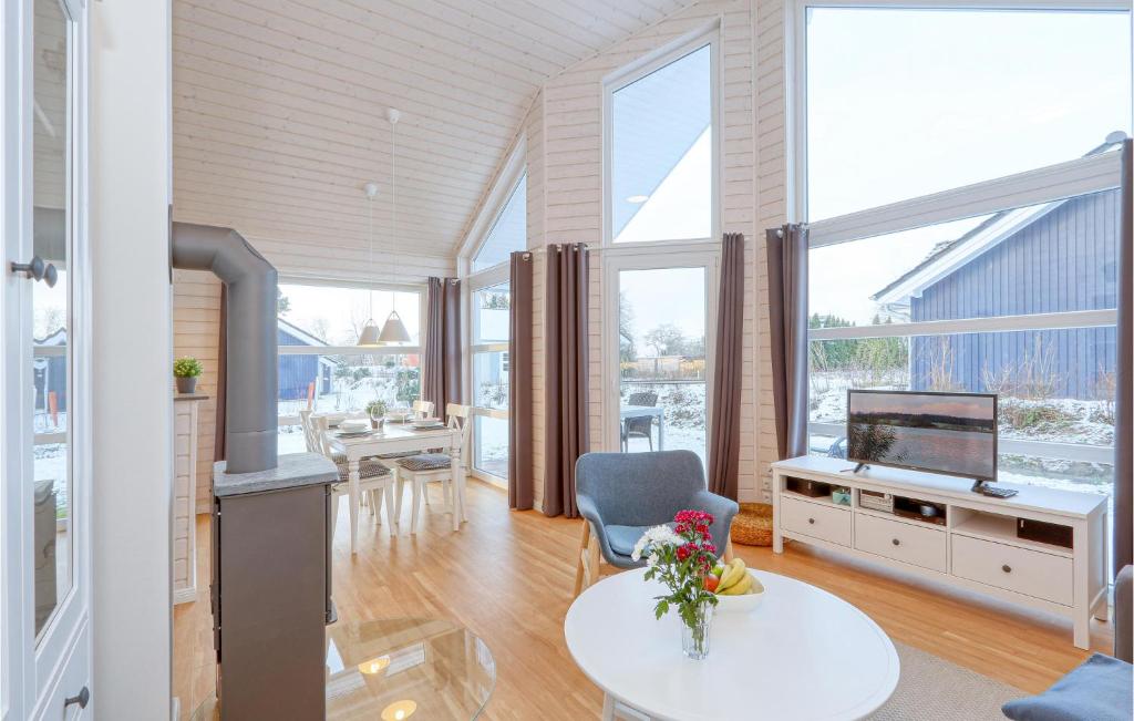 Nice Home In Krems Ii-warderbrck With 2 Bedrooms And Sauna photo 3