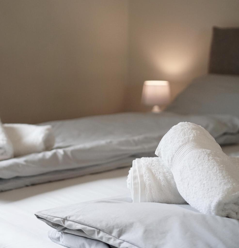 Bright studio apartment with free private parking photo 2