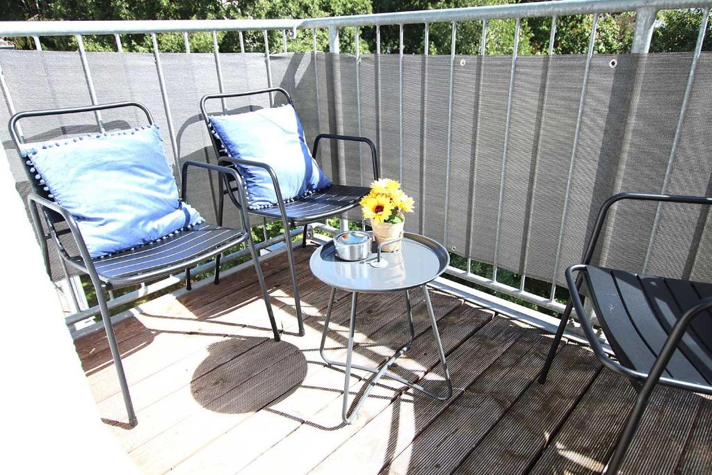 Spacious Apartment with Balcony photo 2