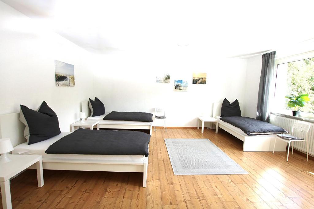 Spacious Apartment with Balcony photo 3