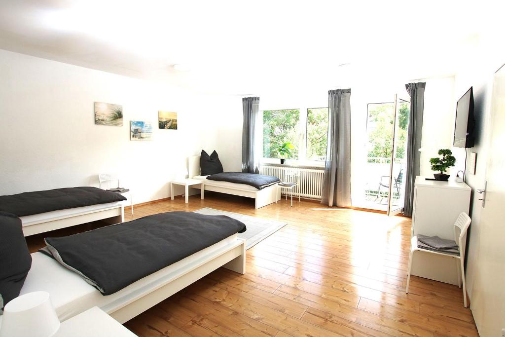Spacious Apartment with Balcony photo 4