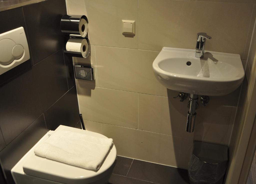 Двухместный (Двухместный номер с 2 отдельными кроватями и балконом), Hotel Mosaic City Centre