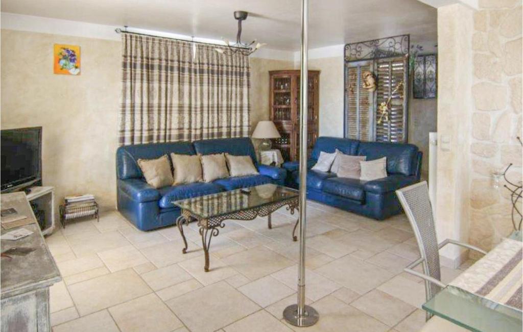 Stunning Home In Carpentras With Outdoor Swimming Pool, Wifi And 4 Bedrooms photo 3