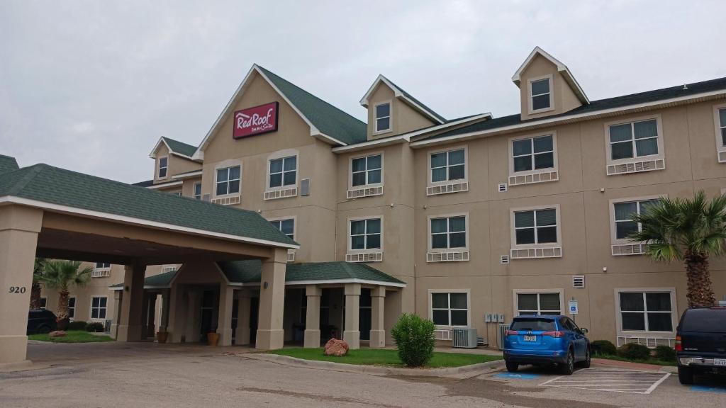 Red Roof Inn & Suites Midland image