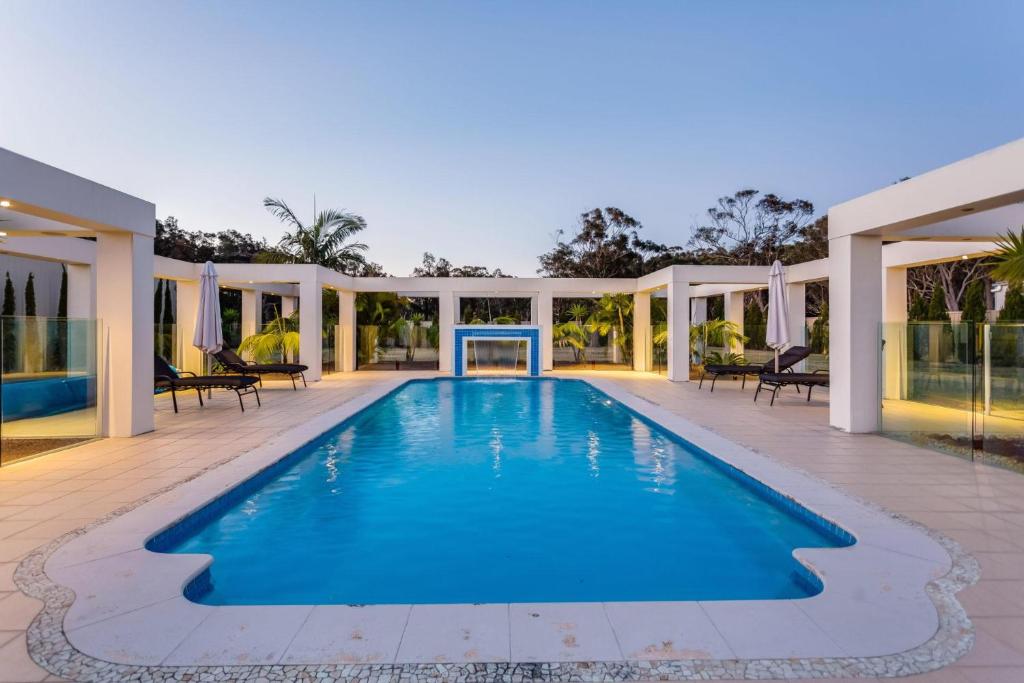 One Mile Mansion - Private Coastal Retreat