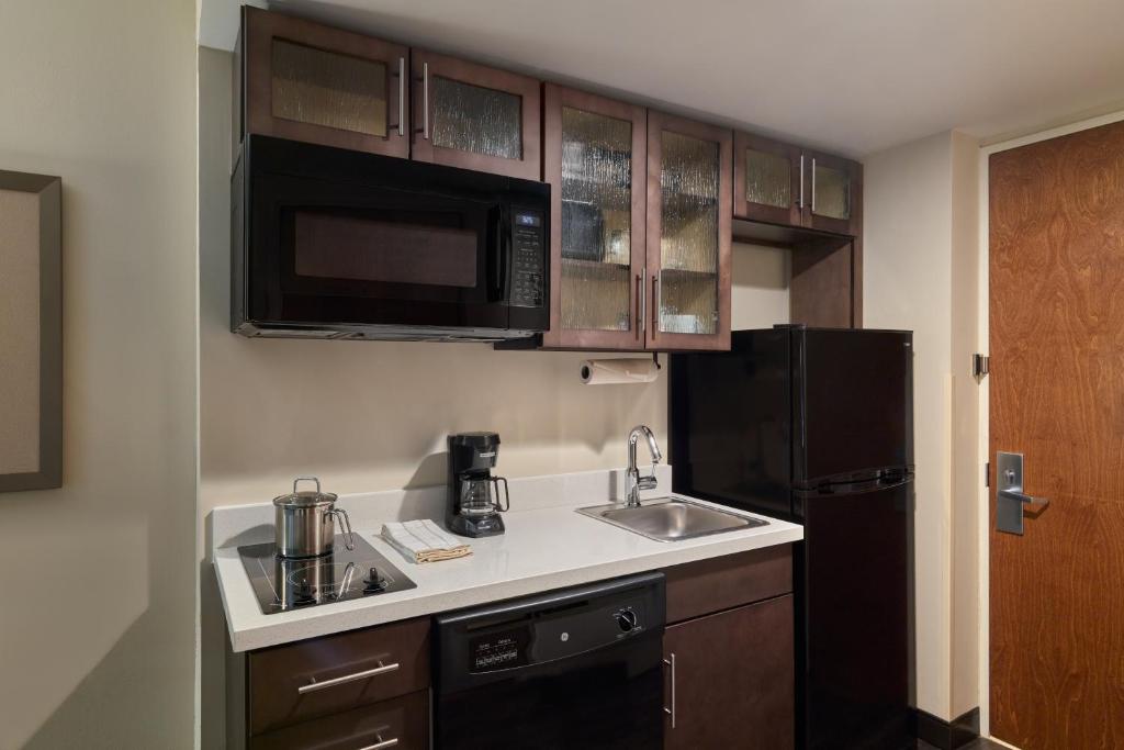 Candlewood Suites New York City-Times Square, an IHG Hotel image