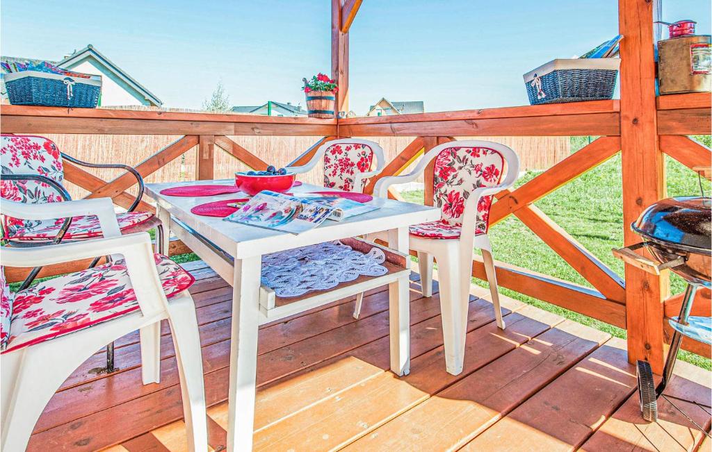 Amazing Home In Ustka-przewloka With 3 Bedrooms And Wifi photo 1