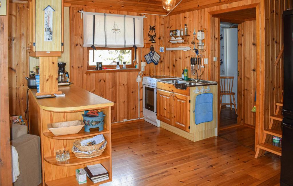 Beautiful Home In Melsomvik With 4 Bedrooms photo 3
