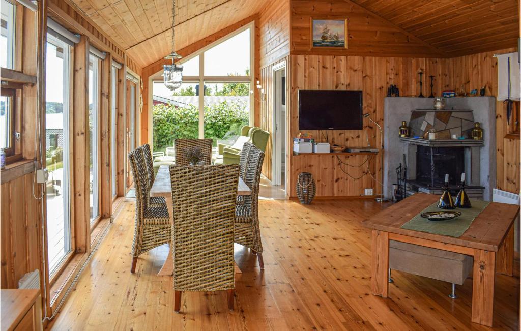 Beautiful Home In Melsomvik With 4 Bedrooms photo 4