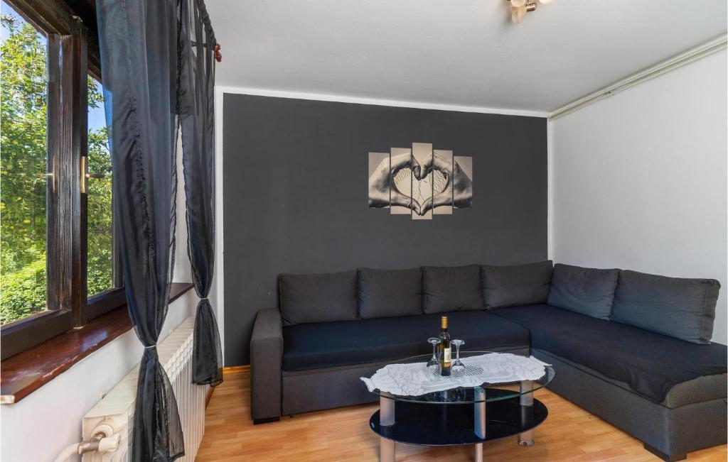 Amazing Home In Jablan With 2 Bedrooms And Wifi photo 1