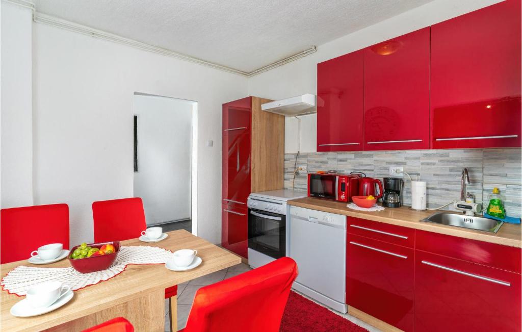 Amazing Home In Jablan With 2 Bedrooms And Wifi photo 2