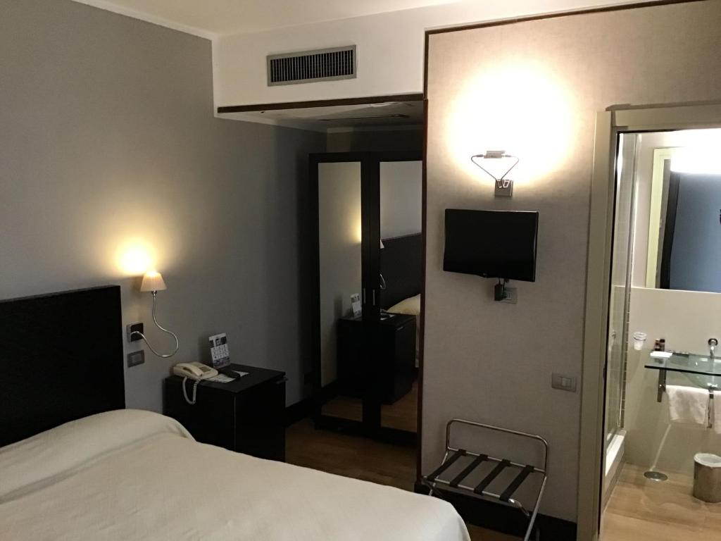 MH Design Hotel photo 2