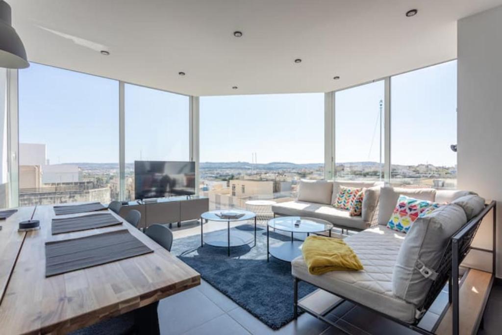 Luxury Central Hilltop Apartment With Great Views photo 1