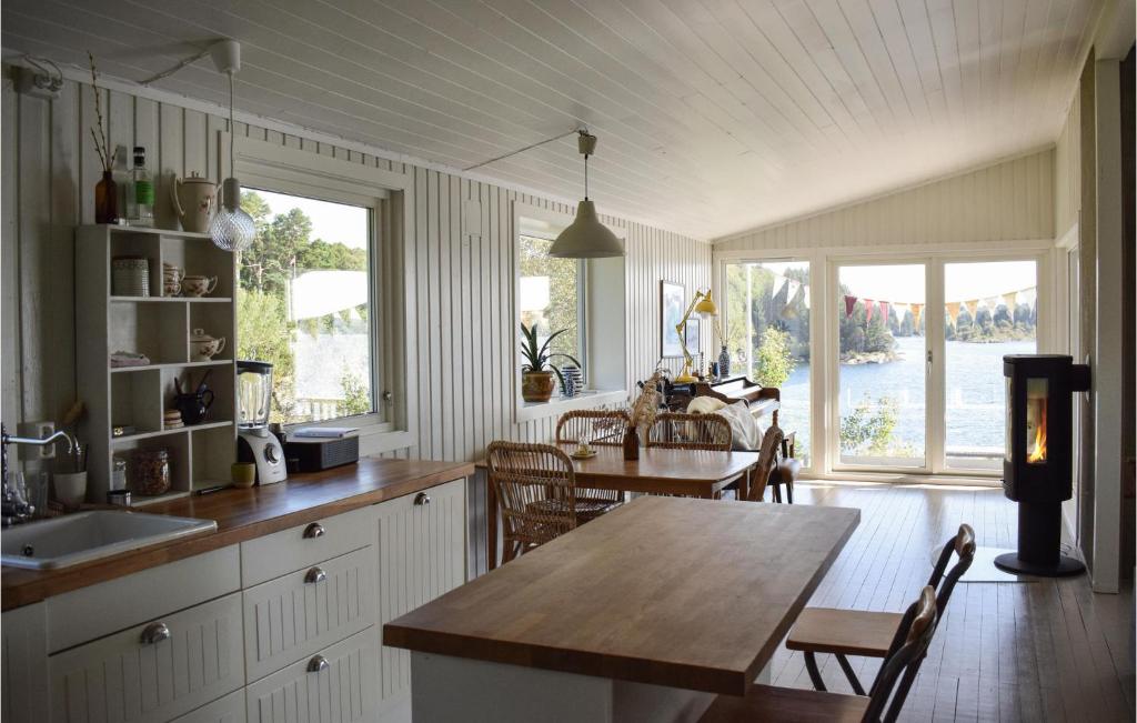 Nice Home In Frresfjorden With Wifi And 2 Bedrooms photo 4