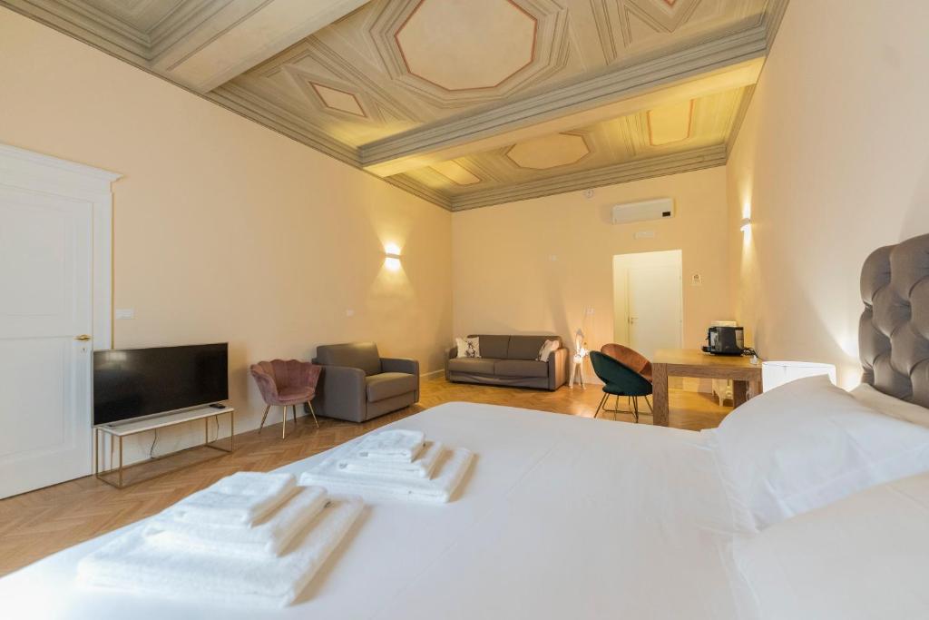 Aldrovandi Luxury Suites and Apartment - Tap to explore photos