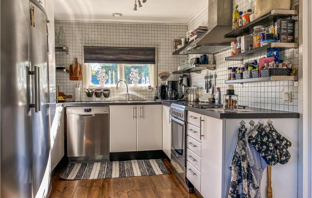 Beautiful Home In Mellbystrand With Outdoor Swimming Pool, 5 Bedrooms And Wifi photo 2
