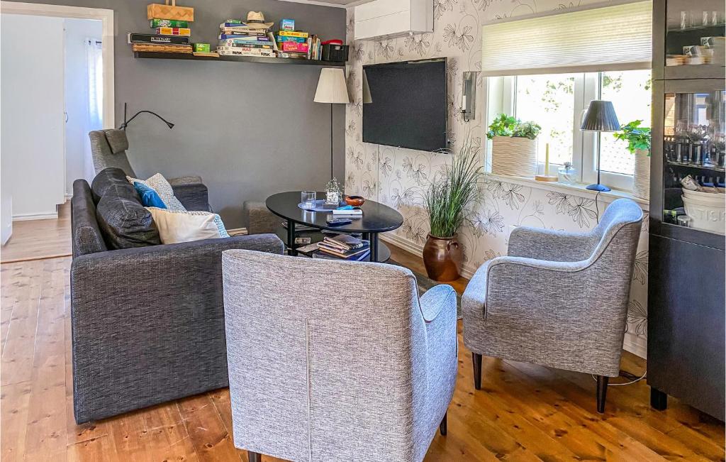 Beautiful Home In Mellbystrand With Outdoor Swimming Pool, 5 Bedrooms And Wifi photo 3