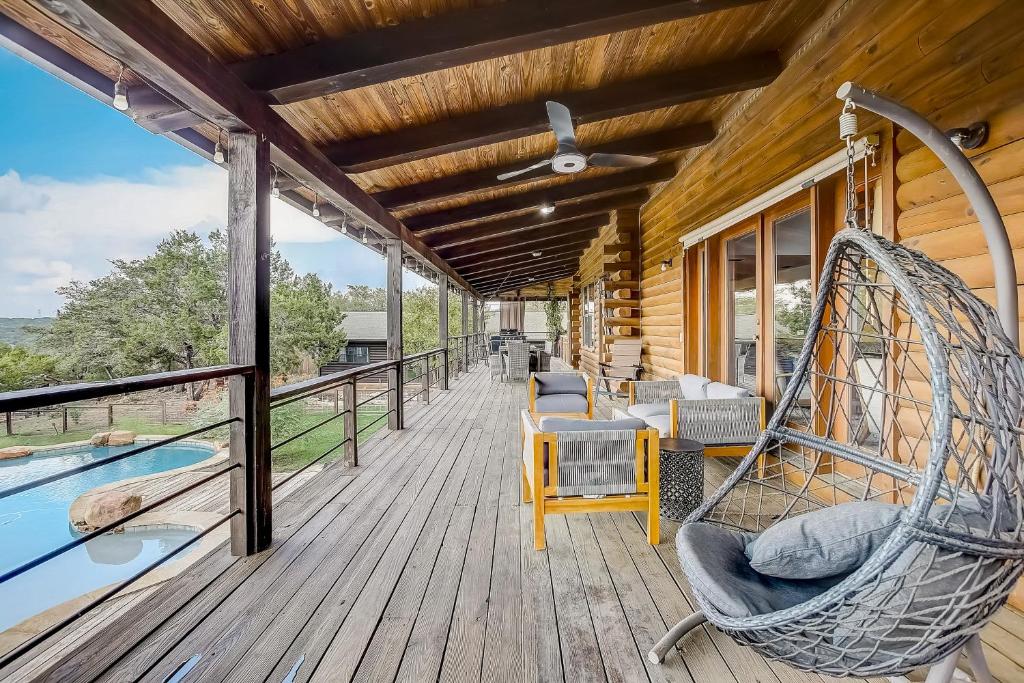 Dusty's Hill Country Cabin photo 2