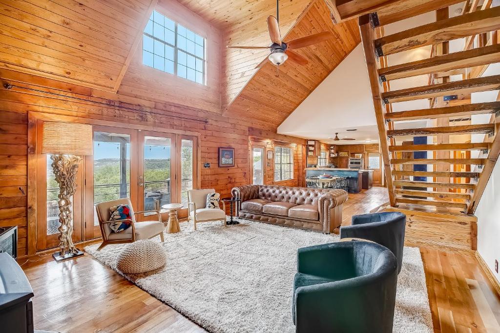 Dusty's Hill Country Cabin photo 3