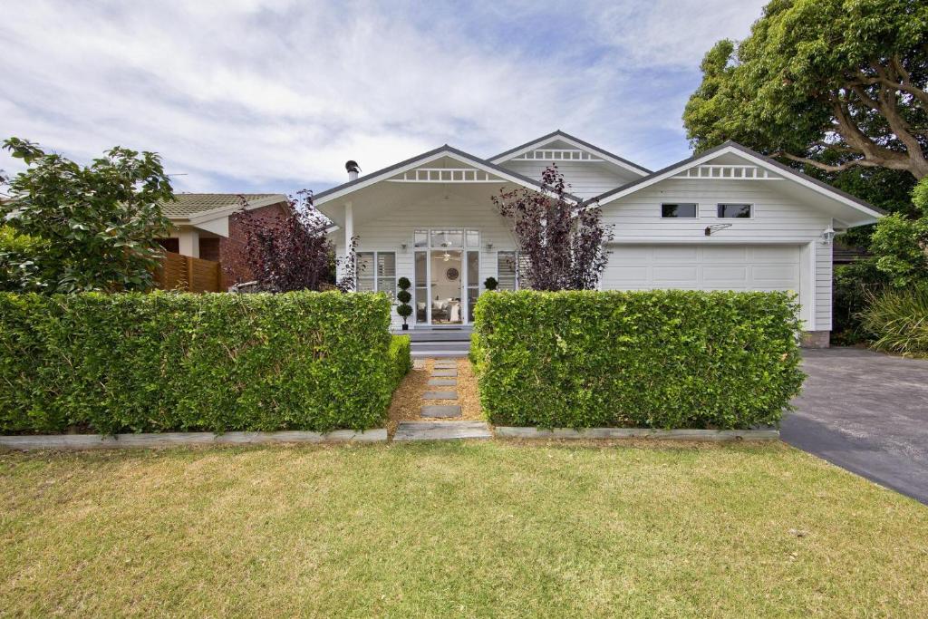 The Hamptons Beach House near Dutchie's walk to Nelson Bay photo 3