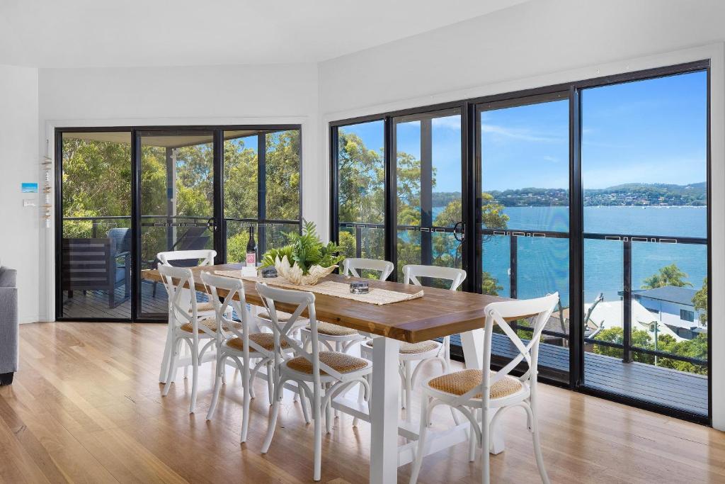 Wanda Point House - pure tranquillity and walk to beach photo 1