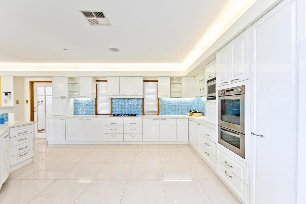 One Mile Mansion - Private Coastal Retreat photo 2