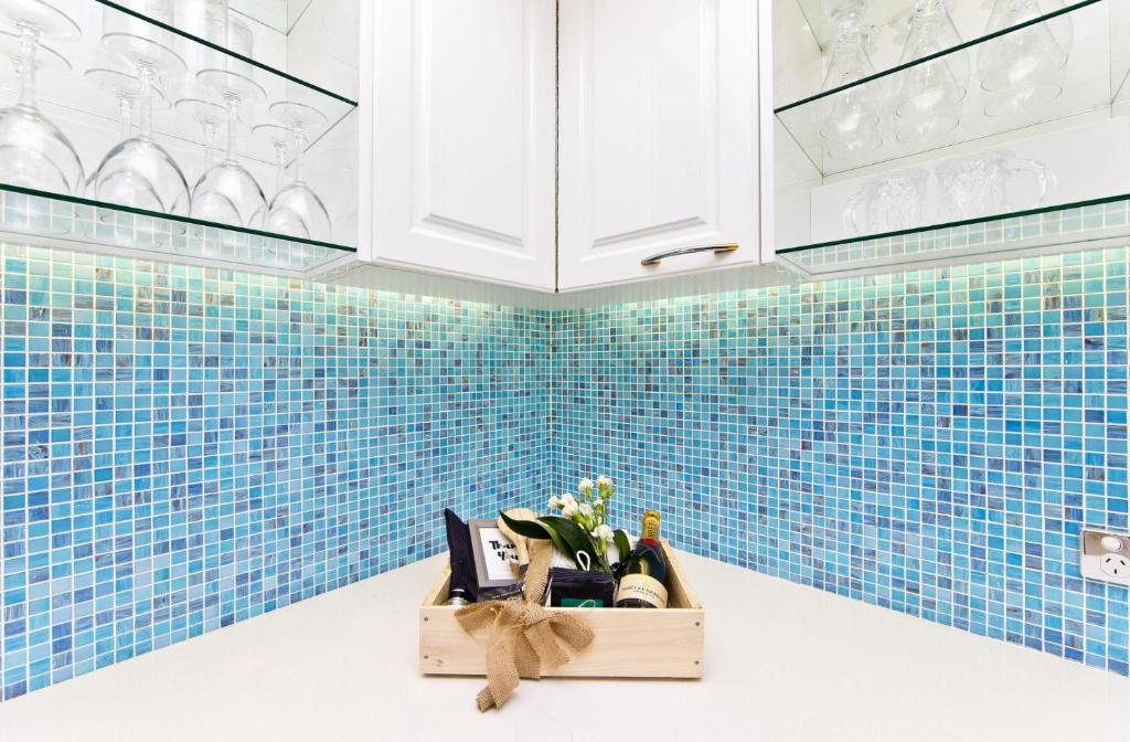 One Mile Mansion - Private Coastal Retreat photo 3
