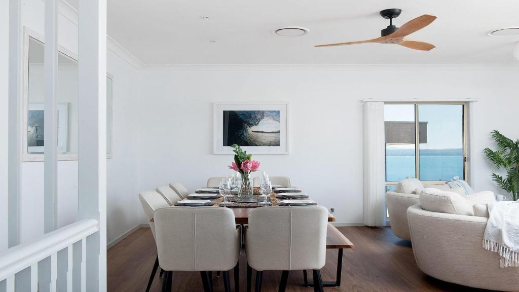 The Family Entertainer - with sweeping water views photo 4