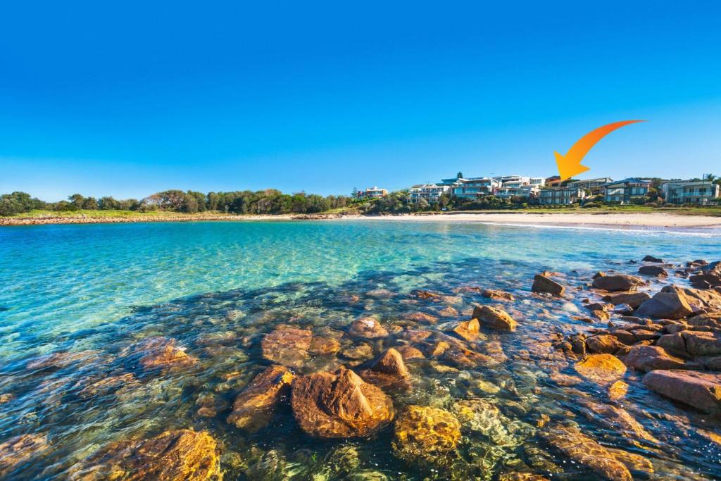 Sails on the Beachfront - Exclusive Seaside Home photo 1