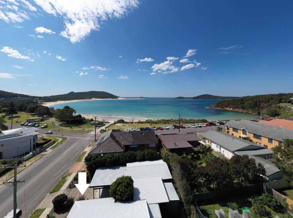 Fingal Bay Beach House - water views and seconds from the beach photo 2