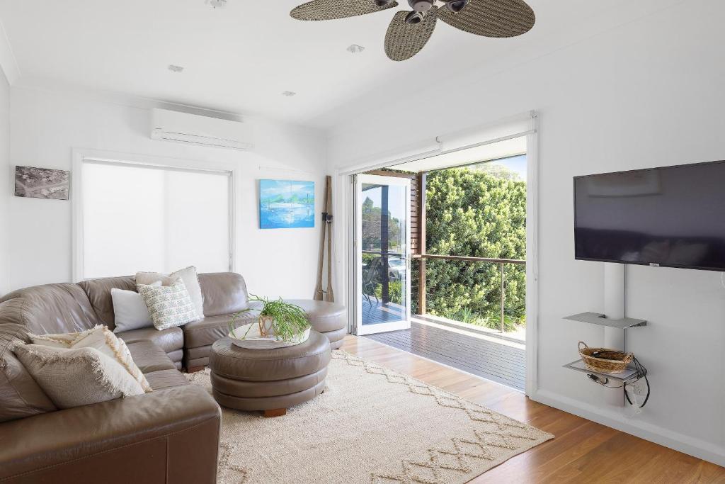 Fingal Bay Beach House - water views and seconds from the beach photo 4