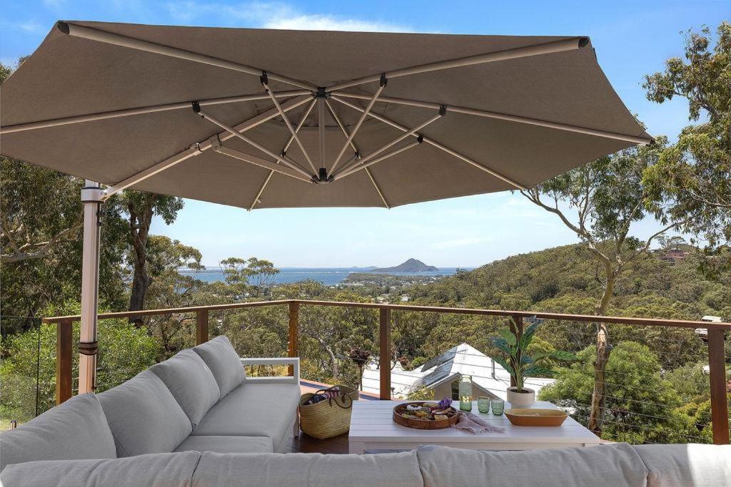 Grandview - Luxurious Entertainer with Spectacular Views photo 1