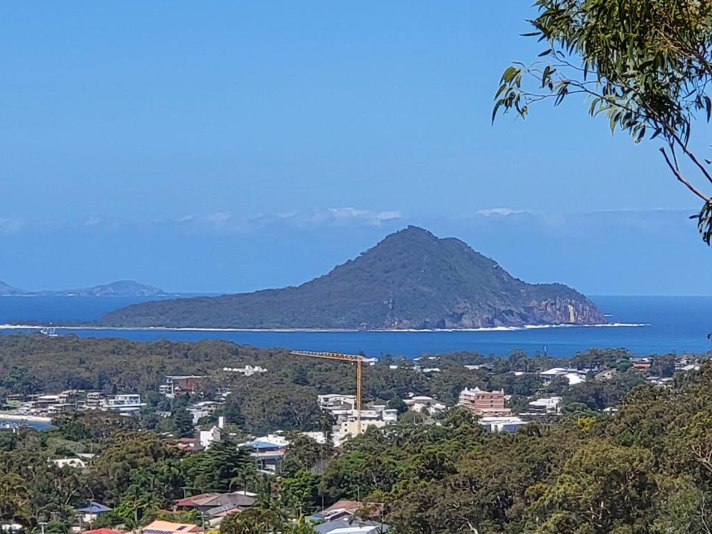 Grandview - Luxurious Entertainer with Spectacular Views photo 2