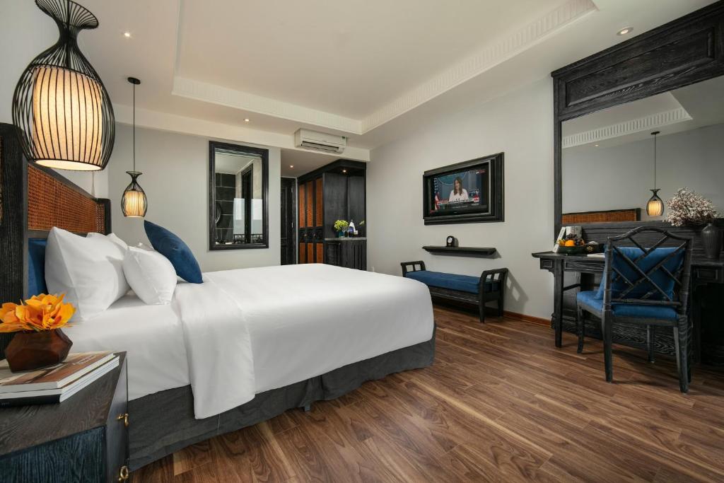 Shining Riverside Hotel & Spa