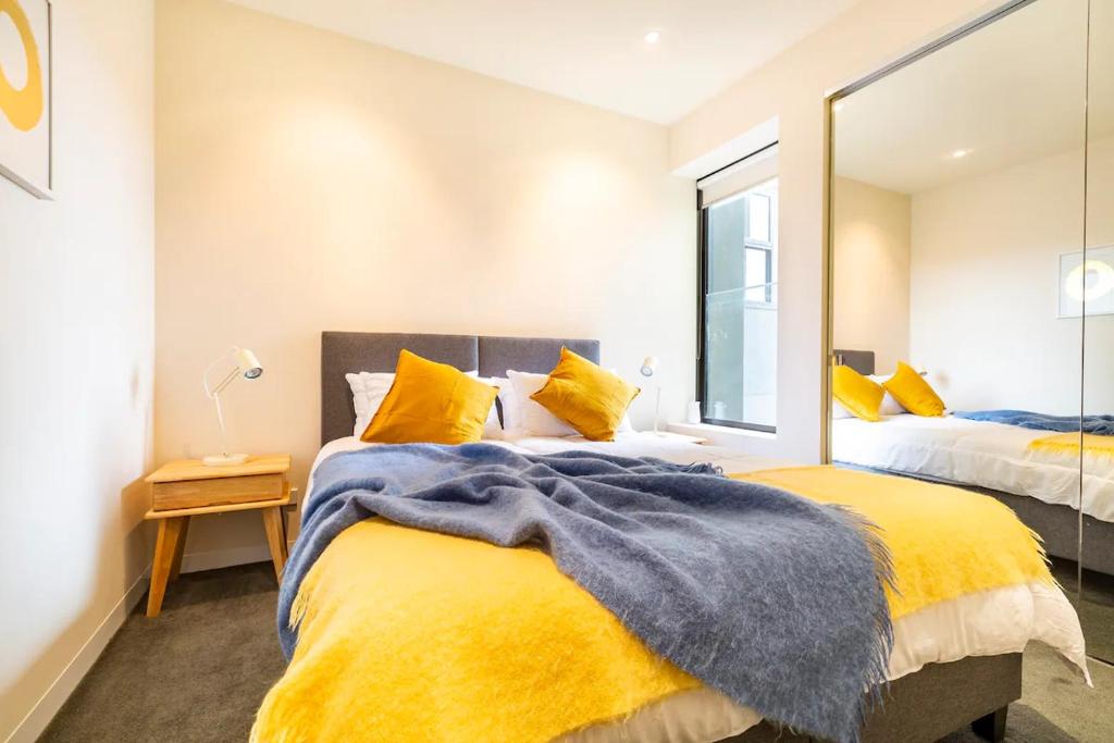 Luxury beachside apartment photo 2