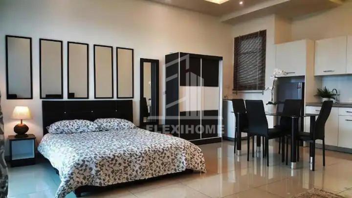 1-2 Guests, HBO-GO TV, Bali-Style Studio in Cybersquare, Cyberjaya by Flexihome-MY photo 2