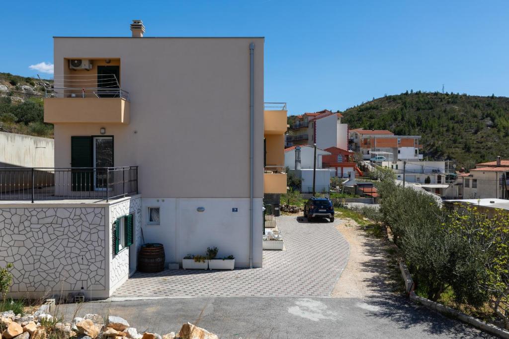 Apartments with a parking space Dugi Rat, Omis - 19516 photo 2