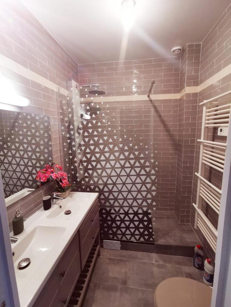 Bel Appartement Prés de la gare RER C -REFAIT A NEUF -spacieux 4 pièces photo 2