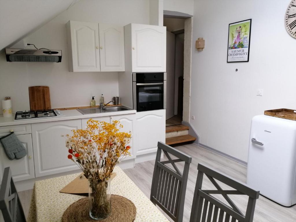 Bel appt 3 pièces, à l'étage, jardin privatif, au calme, 10 mn Saumur et CNPE photo 3