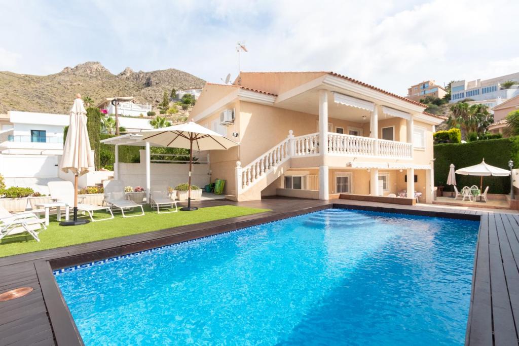 Agradable casa con piscina