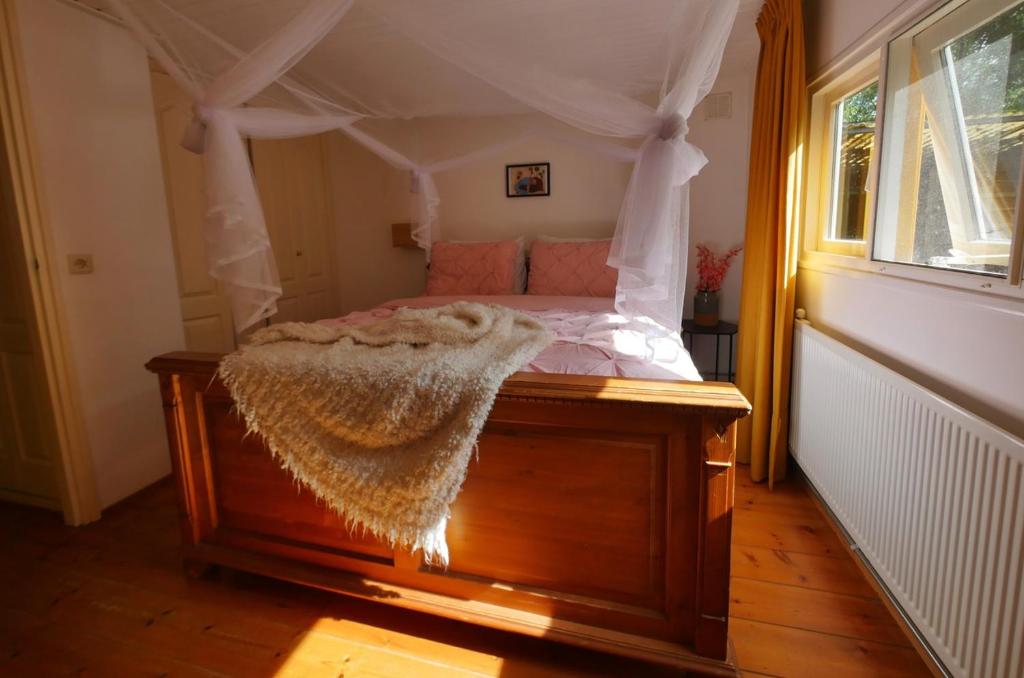 Perfect get away - Cosy Cabin in the Woods photo 3