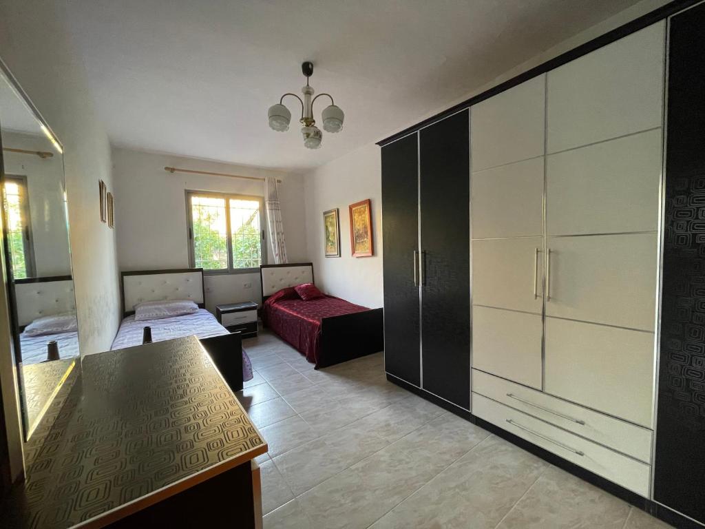 Lovely spacious house with big garden photo 3